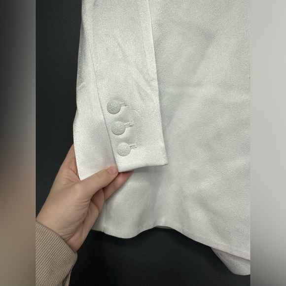 Alice + Olivia Mayra Satin Tuxedo Skort Romper White 6 - Picture 3 of 8